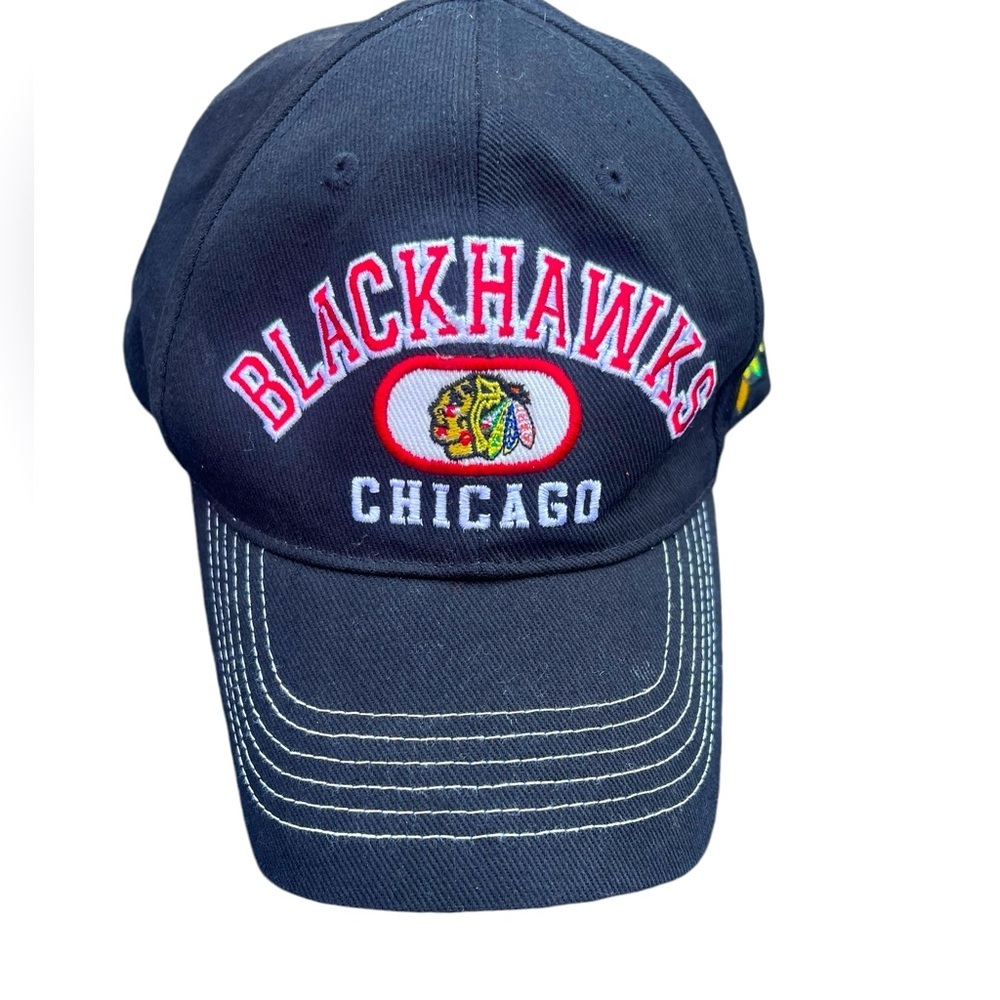 🏒🖤Chicago Blackhawks NHL Licensed hat with cool embroidery.  Velcro closure!